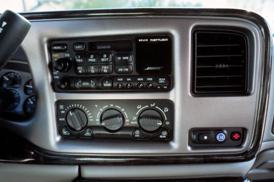  GMC Yukon 2000 года  (фото 16 из 51)